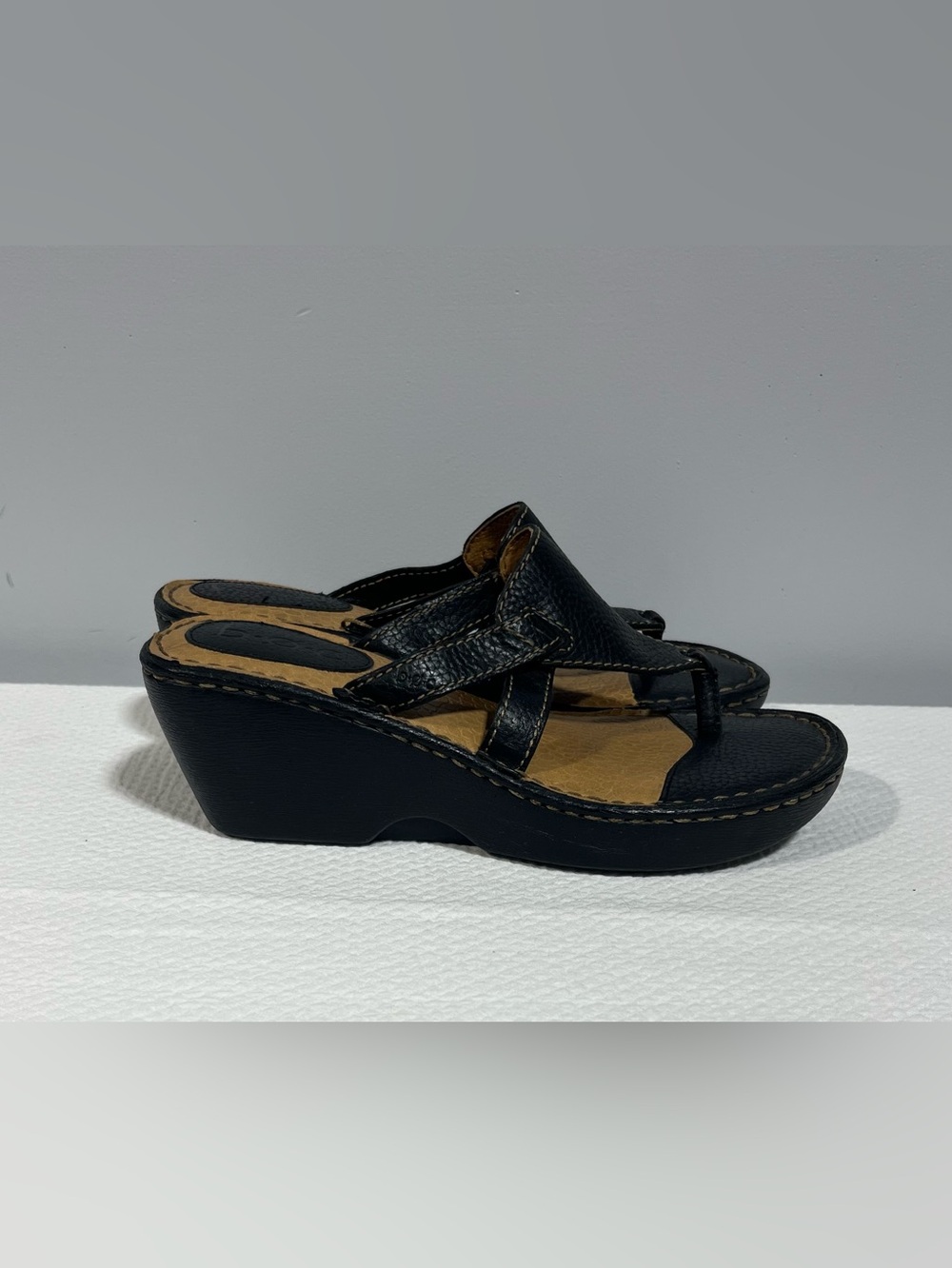 Born Concept Black Leather Wedge Thong Sandals Size 6M NWOT